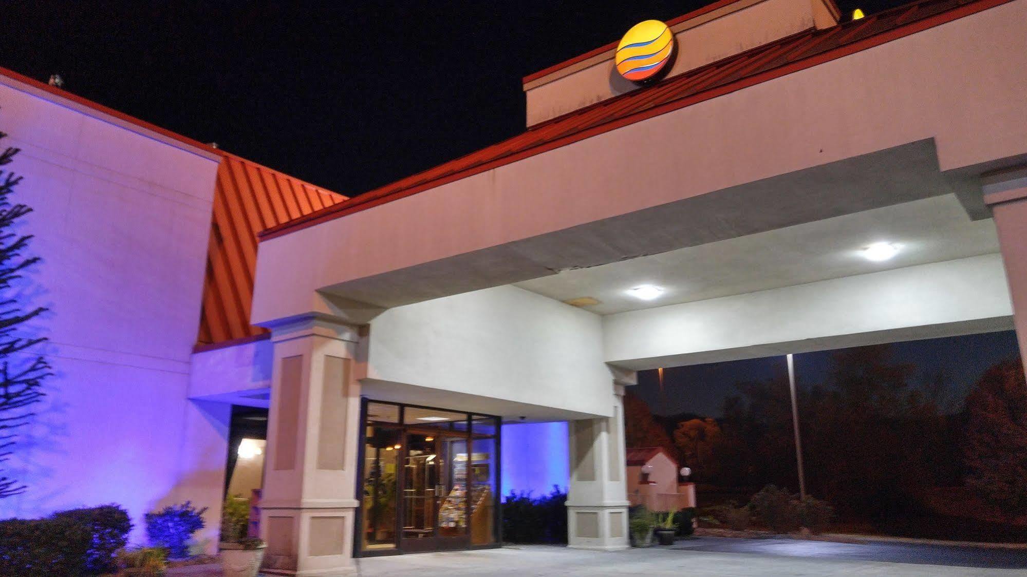 ניופורט Econo Lodge מראה חיצוני תמונה